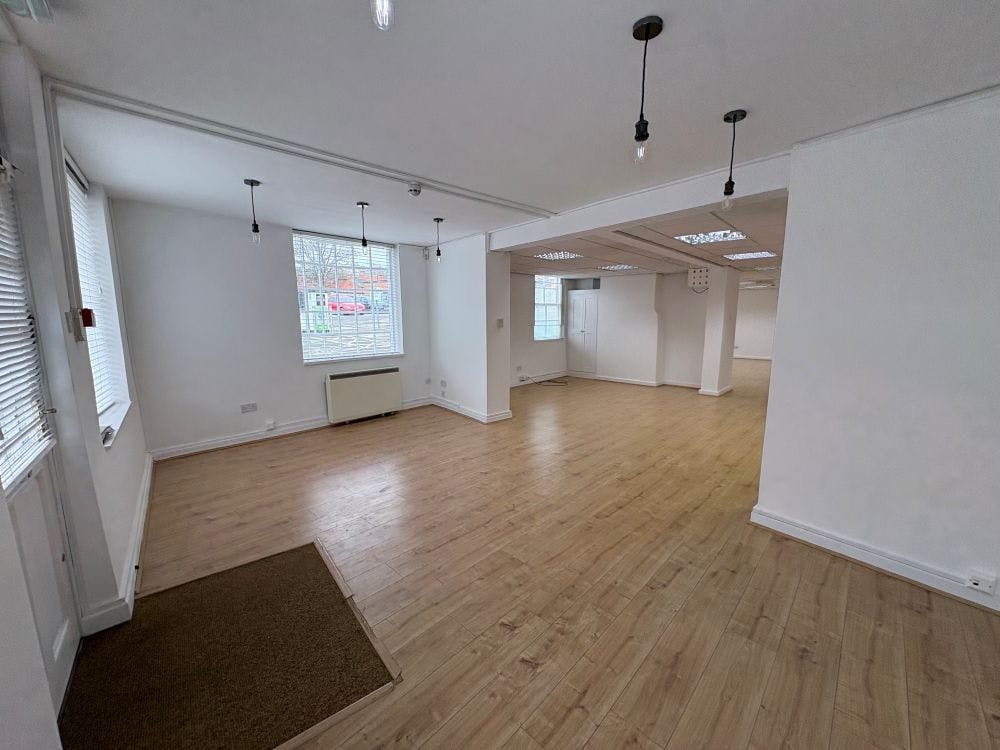 Globe House, Banbury, Office / Retail To Let - IMG_2143.jpg