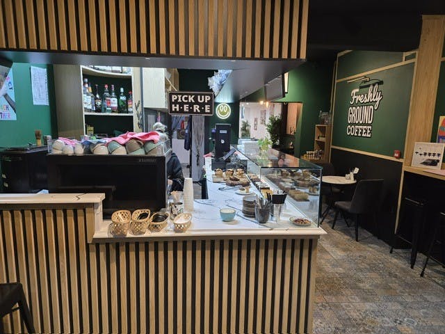 39 Lauriston Road, London, Cafe (A1) / Restaurant To Let - pic 3.jpg