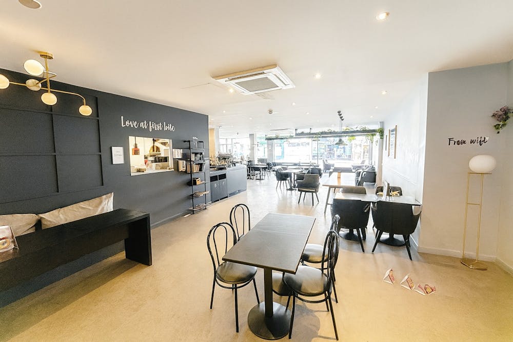 52 Warwick Street, Leamington Spa, Unit A - Esquires Coffee Image 3 .jpg