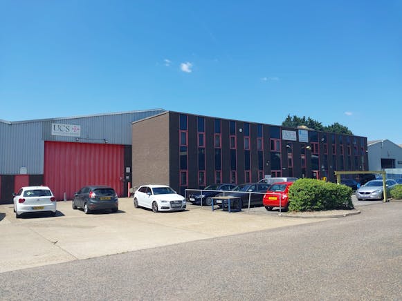 Units 3 & 4, Bracknell Business Centre, Bracknell, Industrial To Let - IMG20250618WA0009.jpg