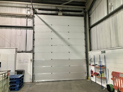 2B Enterprise Trading Estate, Southall, Warehouse To Let - 2b Enterprise - Loading.jpg