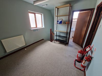 1 Wootton Street, Portsmouth, Healthcare / Office To Let - 20260420_153038.jpg