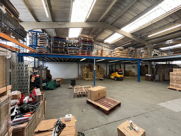The Warehouse, Aylesbury, Industrial To Let - 20250617_130253070_iOS.jpg
