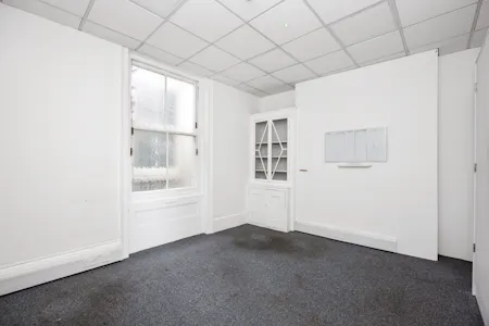32-33 Queens Road, Brighton, Alternative Use Opportunity / Cafe (A1) / Class E Retail / Leisure / E (Commercial / Business / Service) / E Class Retail / Leisure (no extract - Open A1) / Education / Leisure / Office / Other / Retail / Retail - In Town / Sui Generis To Let - Queen's Road 32-33-002.JPG