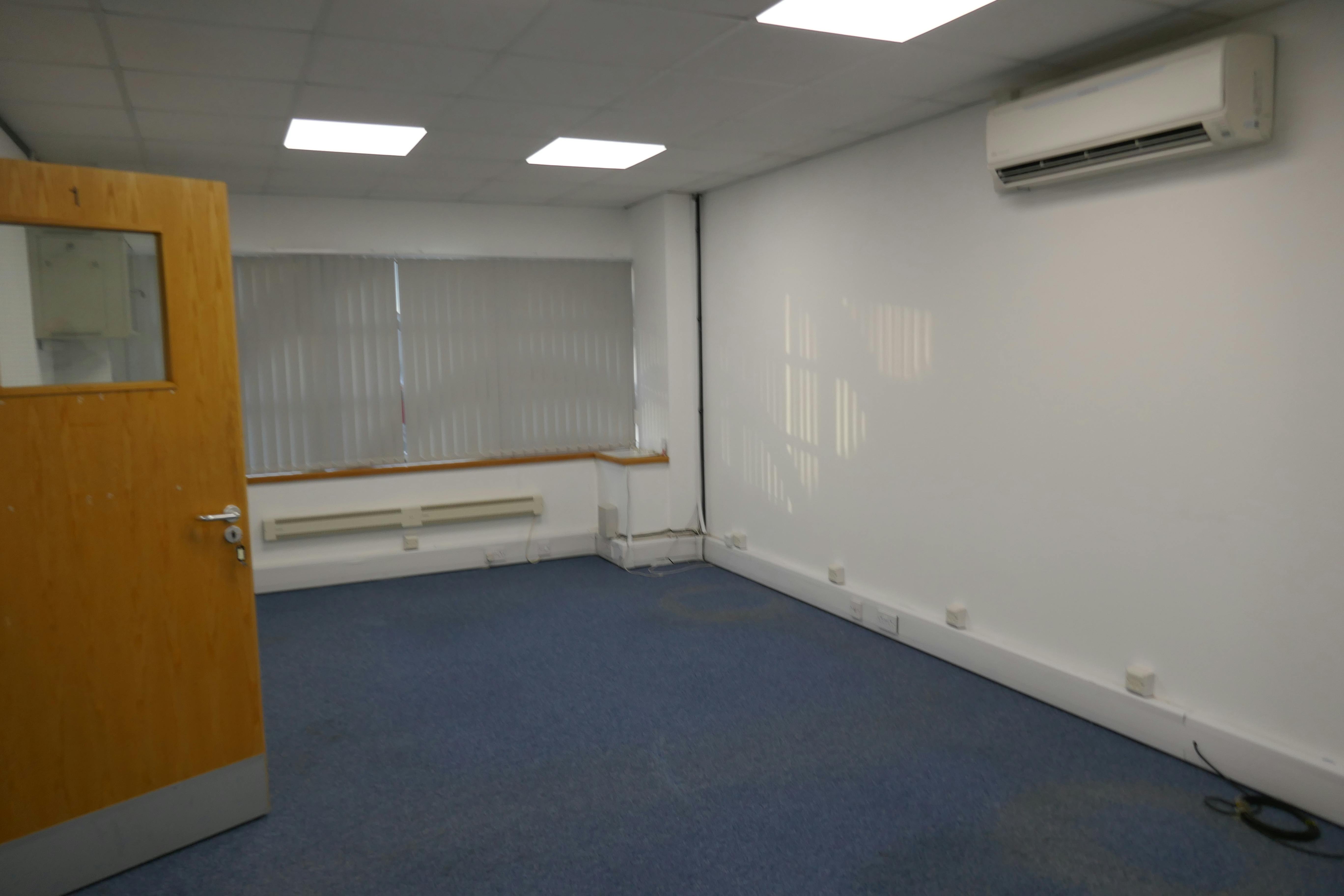 Unit 13, New Horizon Business Cente, Harlow, Offices To Let / For Sale - P1010344.JPG