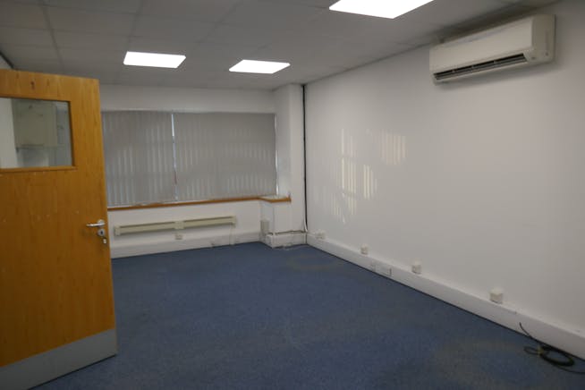 Unit 13, New Horizon Business Cente, Harlow, Offices To Let / For Sale - P1010344.JPG