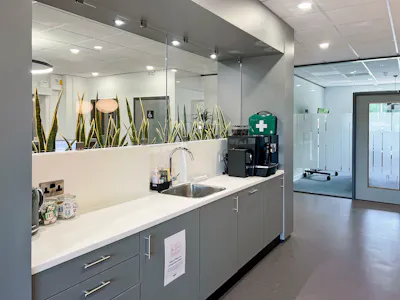 Regus - Leamington Spa, Nicholls House, Warwick, Office To Let - Regus_Leamington Spa_UK_Centre 7855_Refresh area 1.jpg