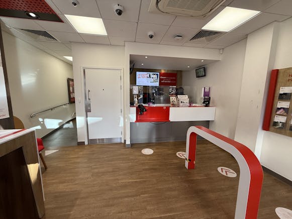 15 Victoria Square, Droitwich, Retail To Let / For Sale - Image 4