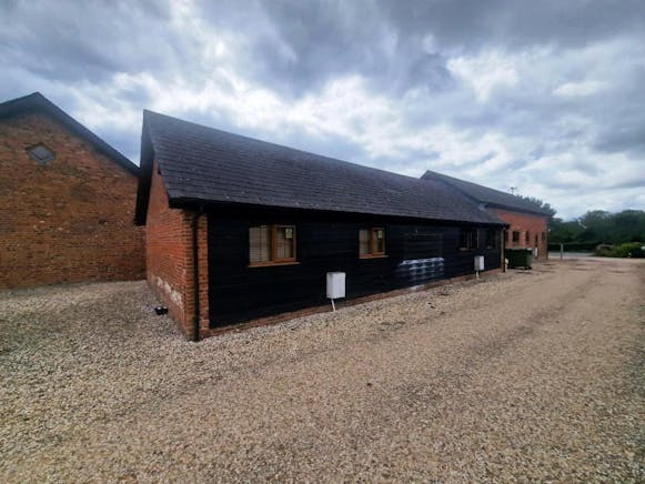 Unit 4 Granary Court, Fair Oak Green, Reading, Office To Let - 20250814_111235.jpg