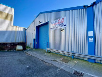 Unit 4, Kingsway Buildings, Bridgend, Industrial To Let - 4 Kingsway 04.jpg