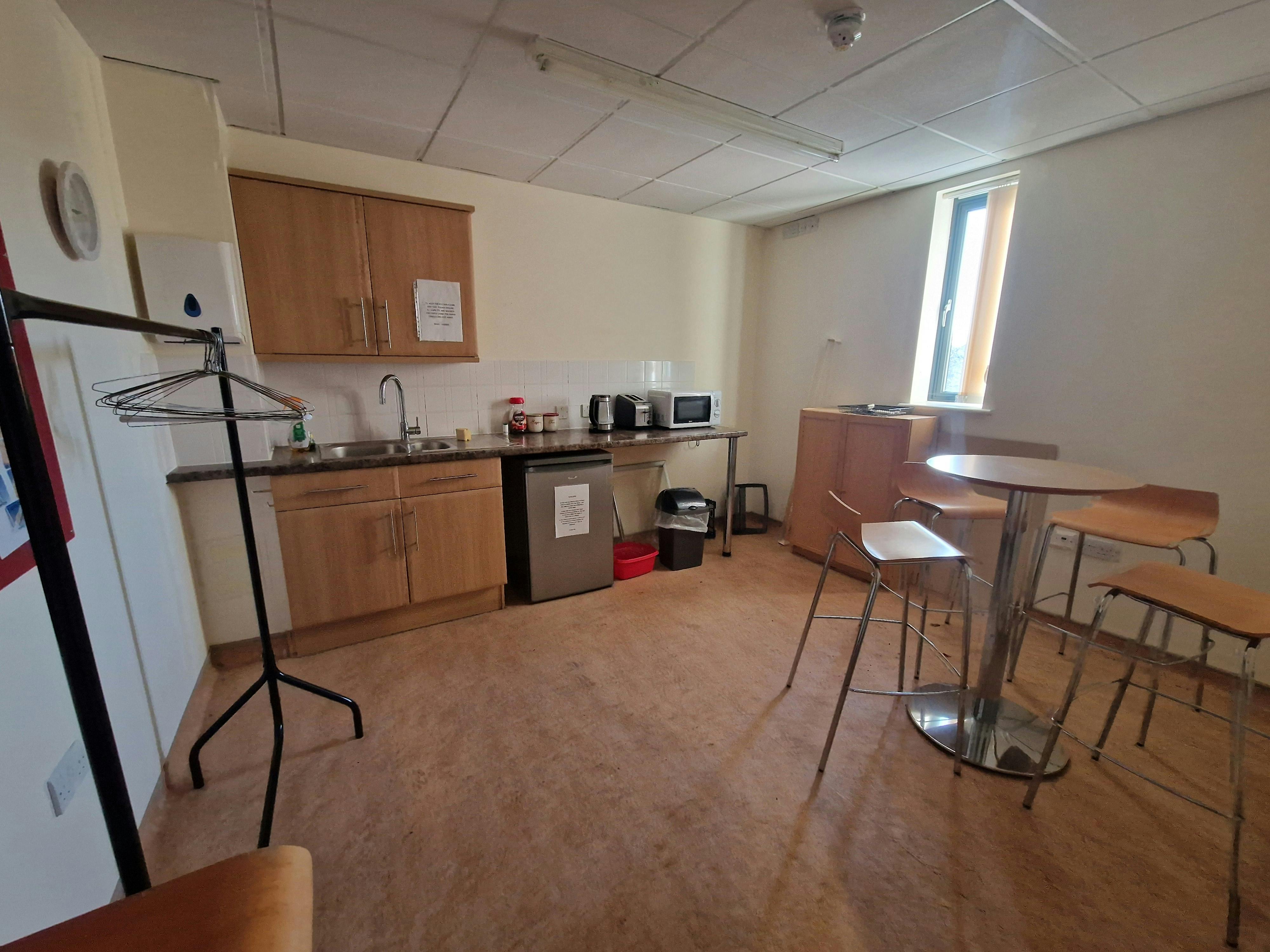 Retail/Shop in Waterlooville - photo 3