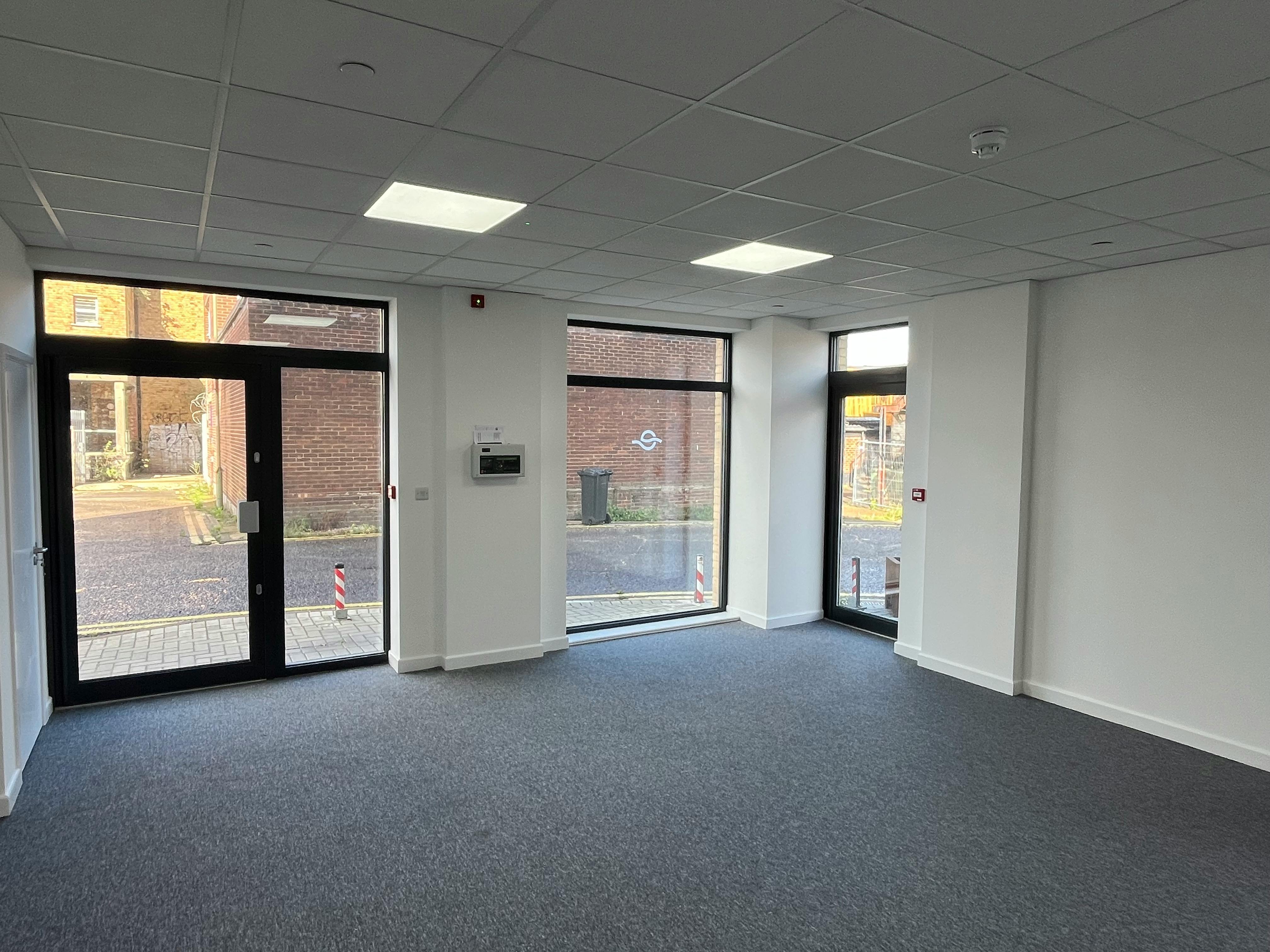 Retail/Shop in Eastleigh - photo 3