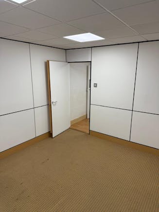Unit 12 Brookside, Southend-on-Sea, Industrial To Let - WhatsApp Image 2026-04-29 at 15.29.57.jpeg