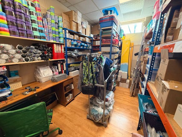 88 Rectory Grove, Leigh-on-Sea, Retail To Let - b43dddcb-fe35-44df-874e-6b82bb37b637.jpg