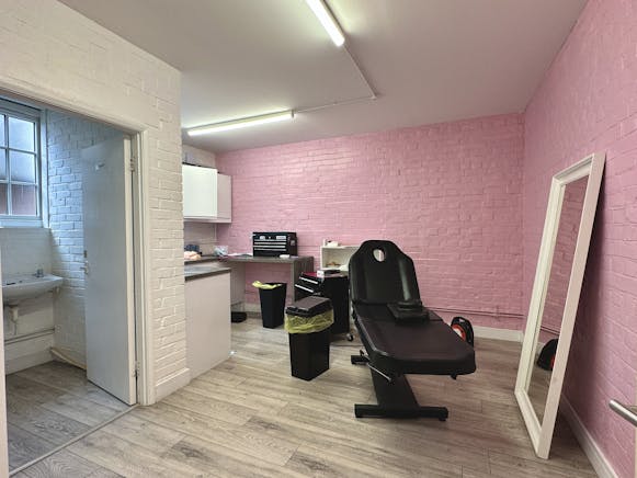 11 Hermitage Road, Hitchin, Retail To Let - Image 9
