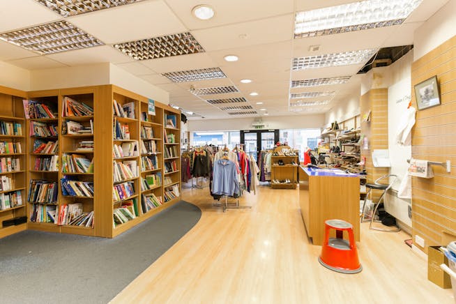 5-6, High Street, High Wycombe, Retail To Let - Photo 2