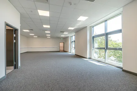 Unit 16, Central Trading Estate, Mosley Road, Trafford Park, Industrial To Let - 8698361-interior05-800.jpg
