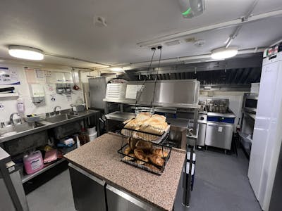 189 Greenwich High Road, London, Class E Retail / Leisure / Pub / Bar / Club / Retail To Let - IMG_0417.JPEG