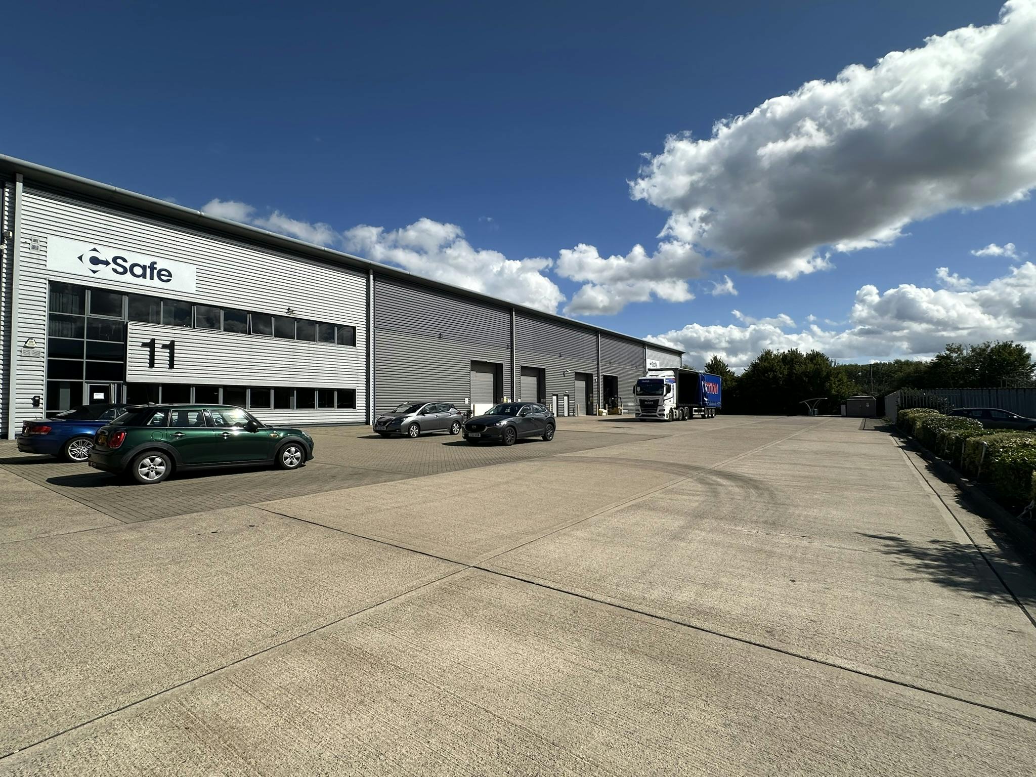 Unit 11, Hikers Way, Crendon Industrial Park, Long Crendon, Industrial To Let - IMG_5638.JPEG