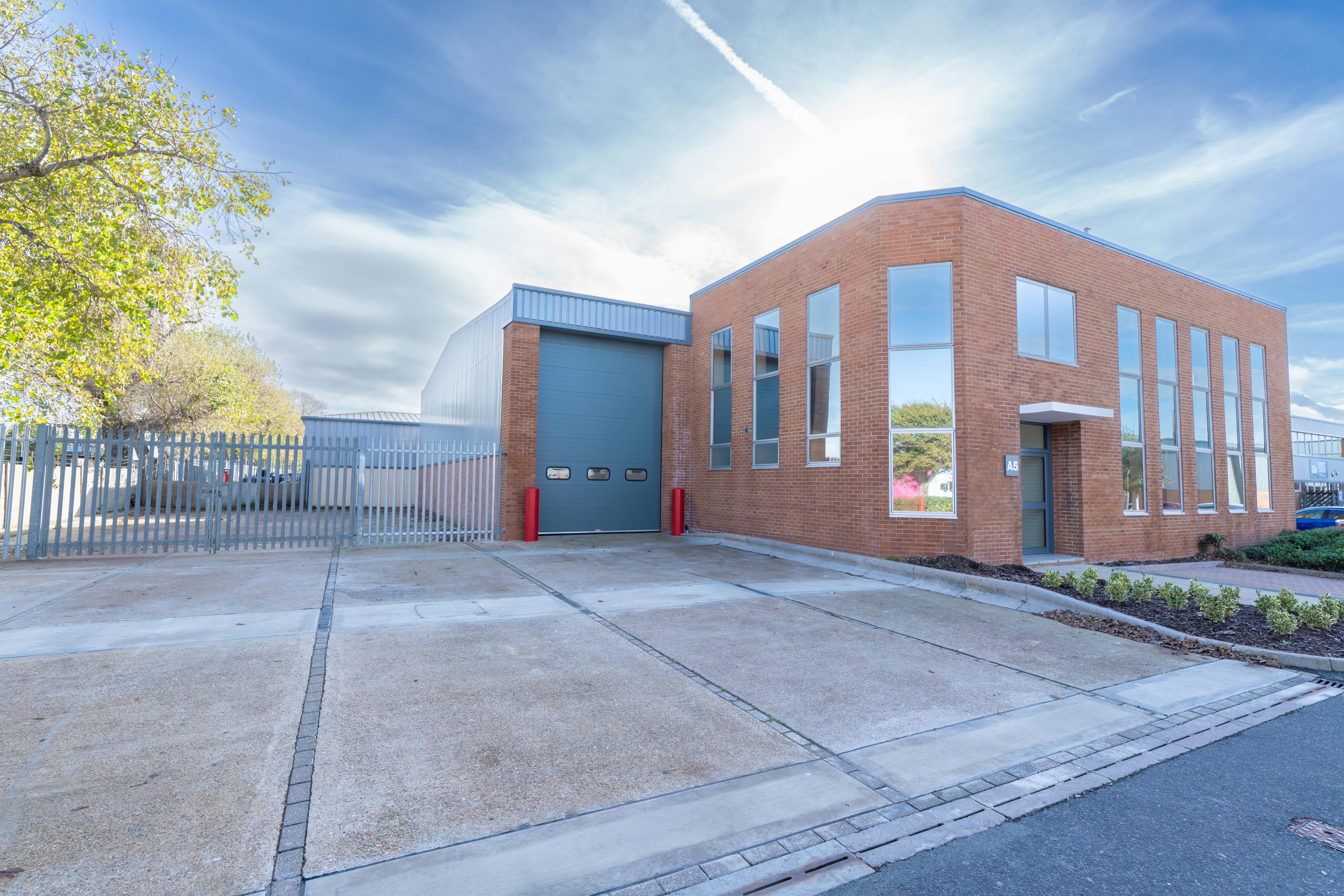 Industrial Unit in Shoreham-By-Sea - photo 2