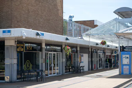5-6 North Parade, Bristol, Shopping Centre To Let - 5-6 North Parade #2.jpg