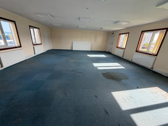 Unit 96, Perth Airfield, Perth, Offices To Let - IMG_7240.JPG