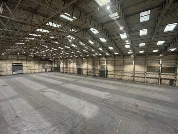 Hangar 1, Westcott Venture Park, Aylesbury, Industrial To Let - 20250716_125535331_iOS.jpg