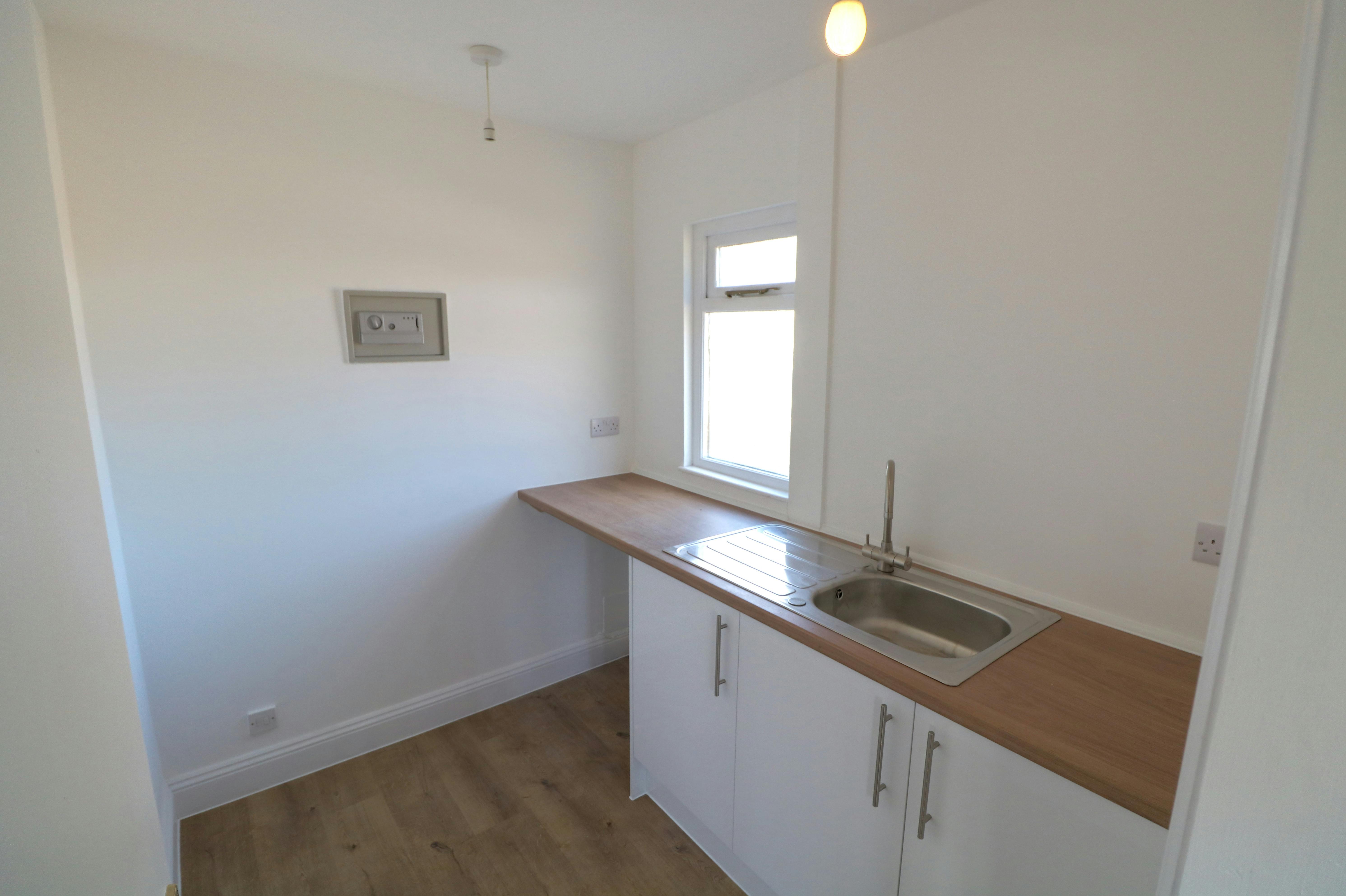 Unit 1 Little Burchetts Farm, Haywards Heath, Office To Let - Kitchen.jpg