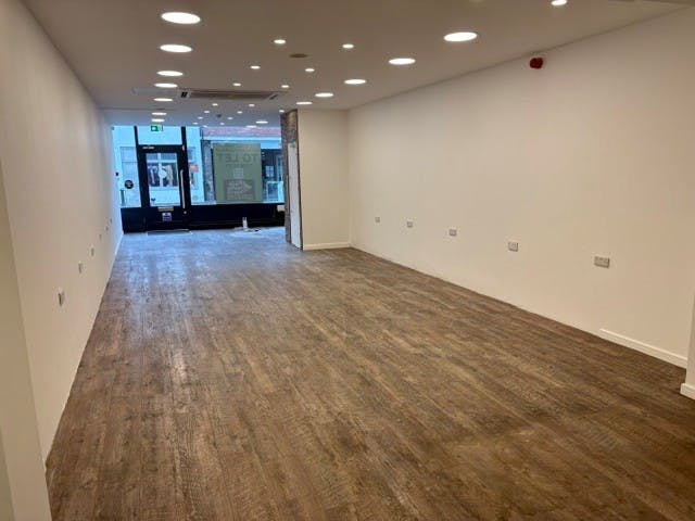 29 Peach Street, Wokingham, Retail To Let - 29 Peach St internal.jpg