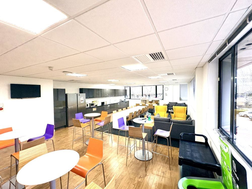 Pembroke House, Banbury, Office To Let - IMG_9671.jpg