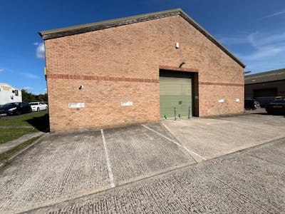 4 Victoria Court, Wickford, Industrial / Office To Let - 16.jpg