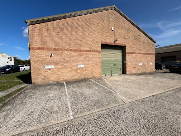 4 Victoria Court, Wickford, Industrial / Office To Let - 16.jpg