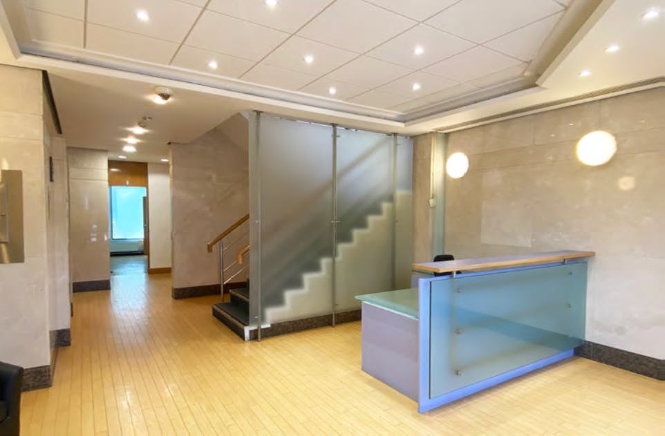 Office in Staines-upon-Thames - photo 3