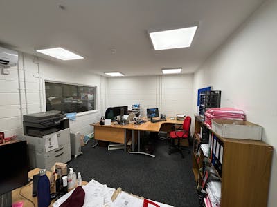 Unit D, De Clare House, Caerphilly, Industrial To Let - 4.jpg