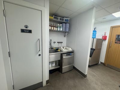 14 Market Place, Abingdon, Office / Retail To Let - Rear Storage (4).jpg