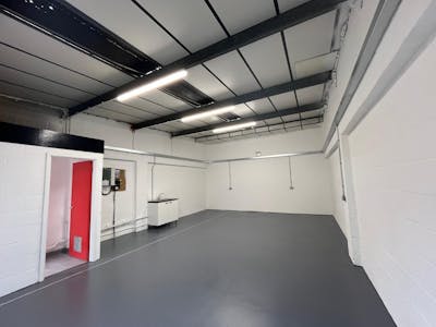 29 Edison Road, Aylesbury, E (Commercial / Business / Service) / Industrial To Let - WhatsApp Image 20240424 at 124853_81b12822.jpg