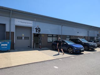 Unit 19 Pegasus Court, North Lane, Aldershot, Warehouse & Industrial To Let - PXL_20250618_115546499.jpg