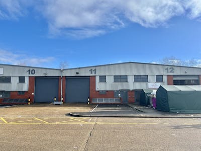 Unit 11  Airlinks Industrial Estate, Heston, Heathrow, Warehouse To Let - 11 Airlinks - Main.jpg