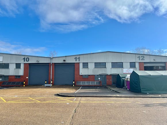 Unit 11  Airlinks Industrial Estate, Heston, Heathrow, Industrial To Let - 11 Airlinks - Main.jpg
