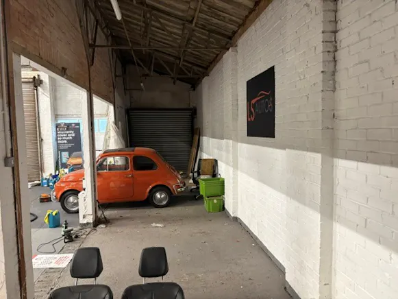 8 Guildford Road, Farnham, Industrial To Let - internal 1.jpg