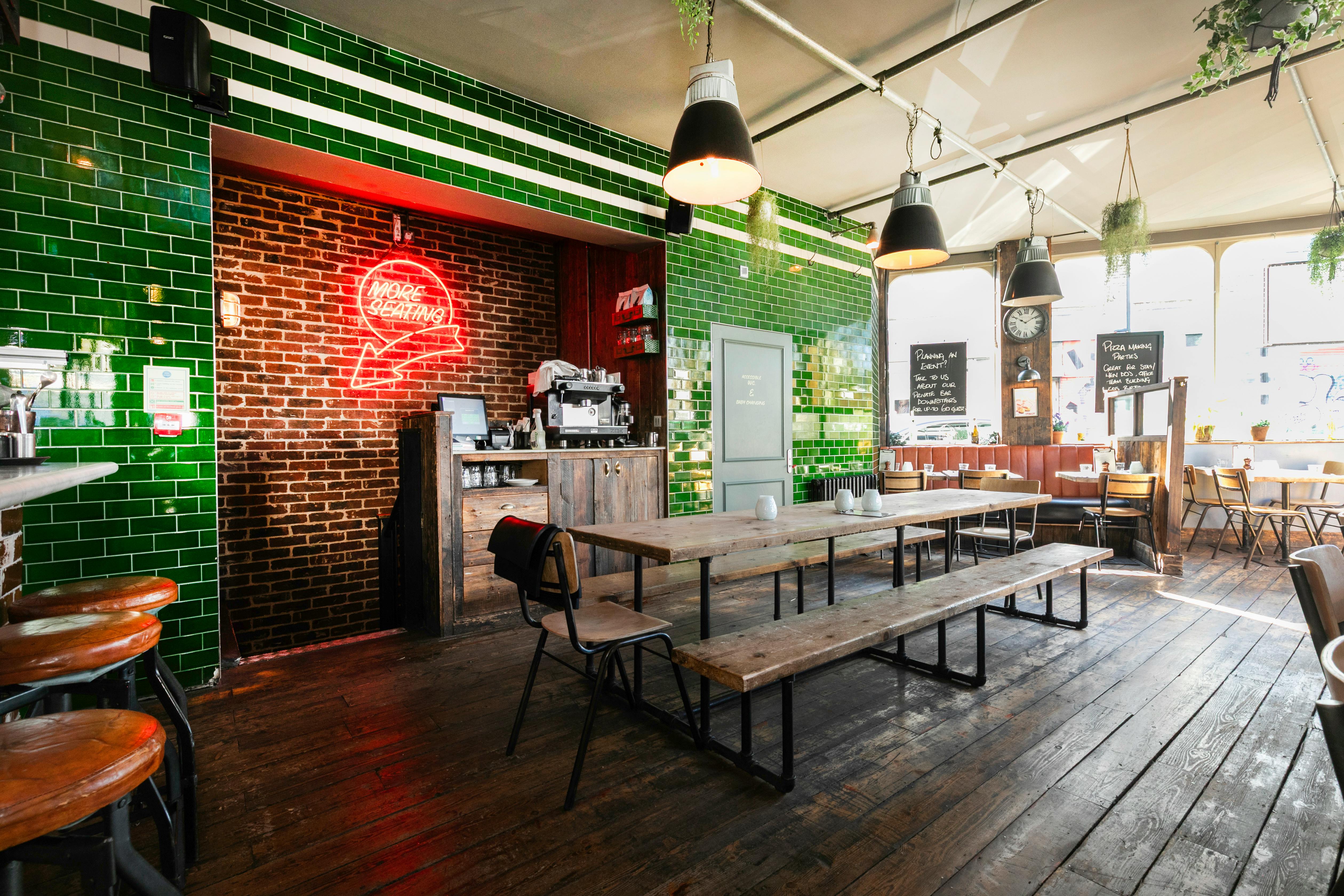 Retail/Shop in London - photo 3