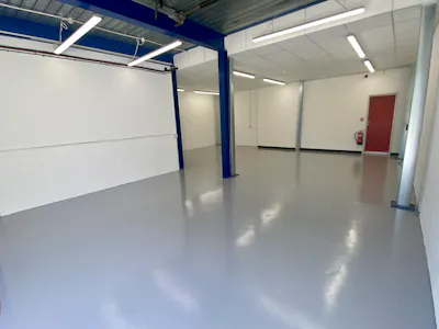 Unit 15 The Bell Centre, Crawley, Industrial / Warehouse To Let - IMG_0152.jpeg