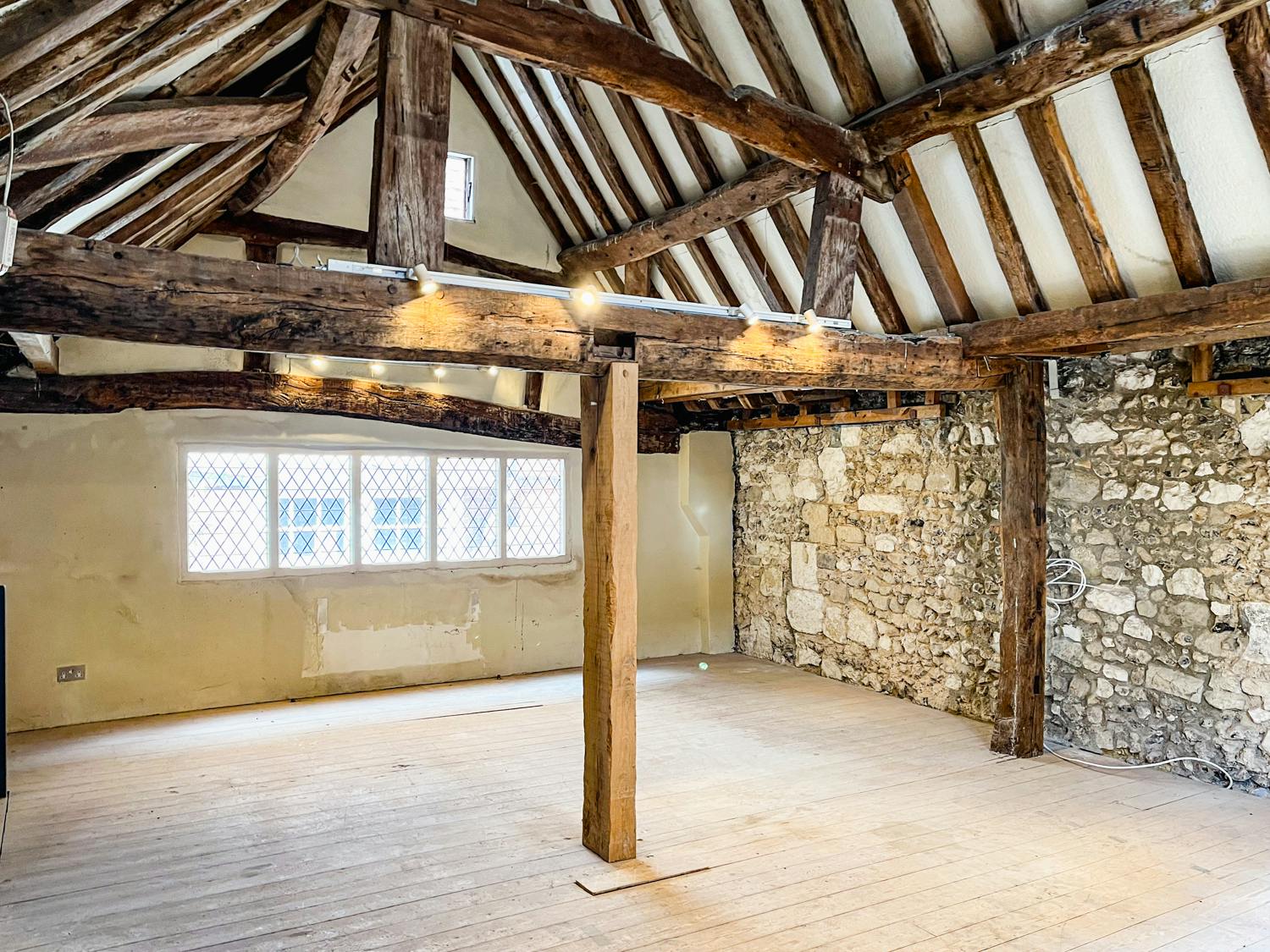 Retail/Shop in Winchester - photo 2