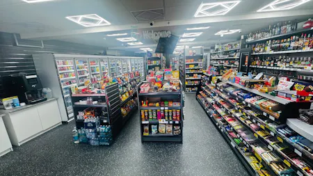 210-212 High Road, Benfleet, Retail To Let - P03 - Entrance overview.jpg
