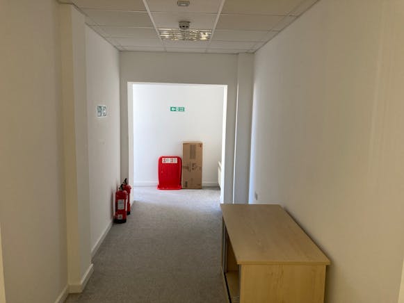Unit 1B Queens Apartments, Hastings, Office To Let - IMG_3870.JPEG