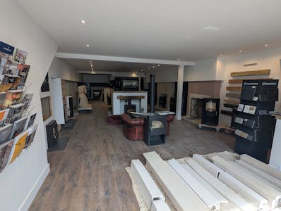 Unit 12, Chesham, Industrial To Let - PXL_20260506_101233892.jpg