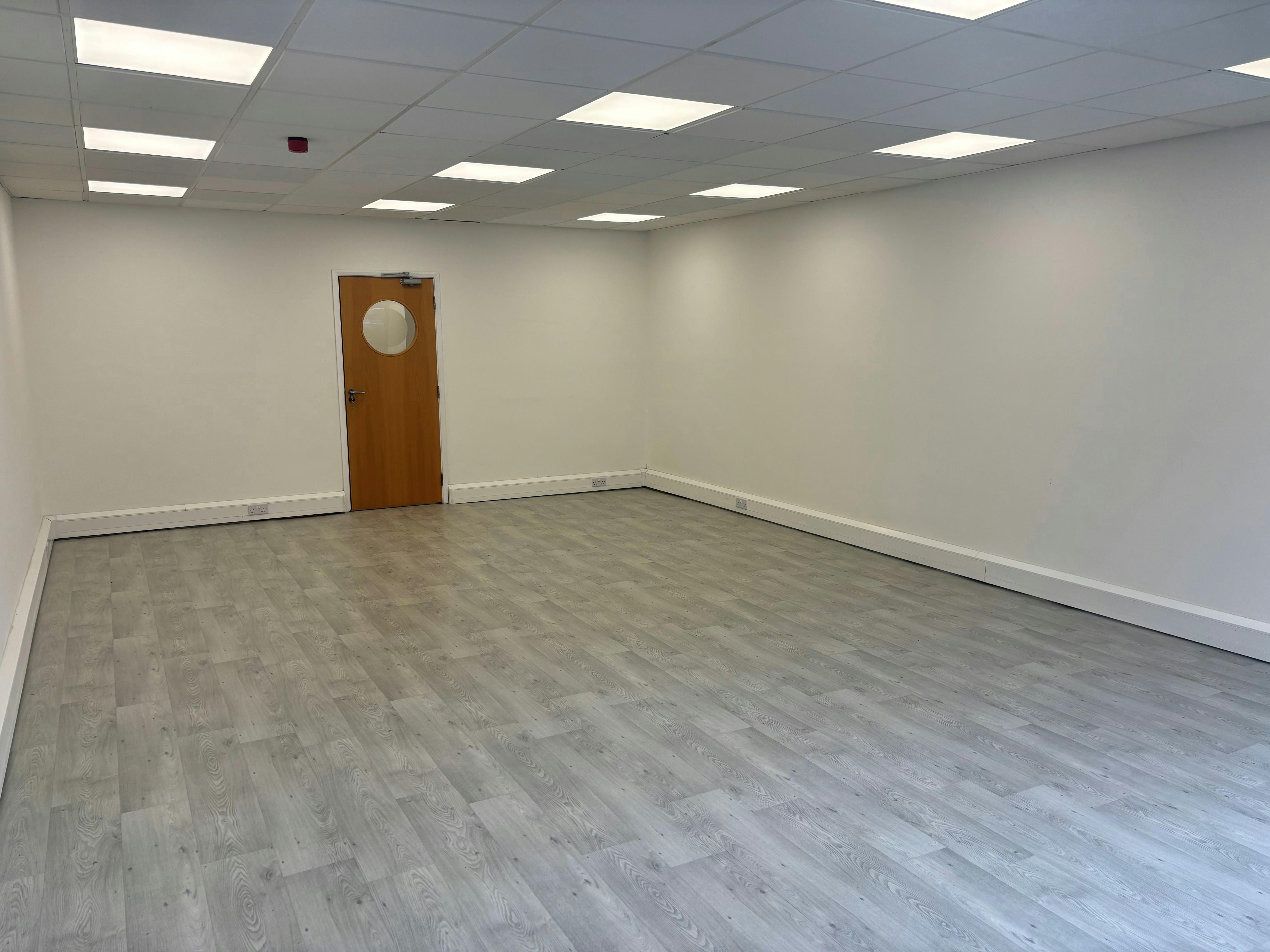 9 St. Ives Road, Maidenhead, Retail To Let - Internal 1.jpg