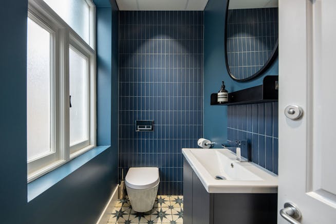 17-18 Great Pulteney Street, London, Office Lease Assignment - 17 to 18 great pultney street 3383 toilet2.jpg