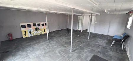 Small Unit, Kerridge's Yard, Hailsham, A3 (Restaurants and Cafes) / Leisure / Office / Retail To Let - 20260803_141038.jpg