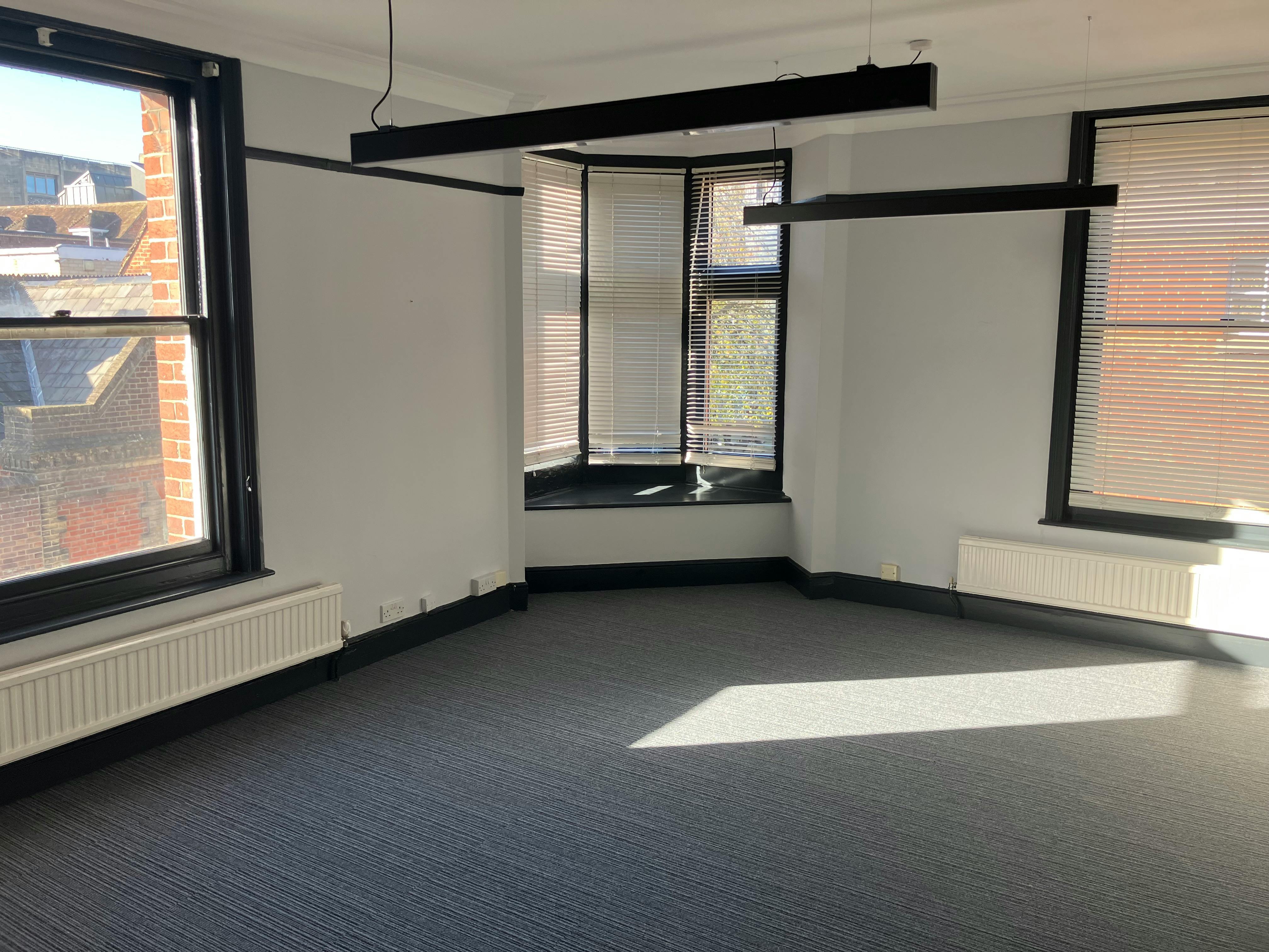 Office in Winchester - photo 2